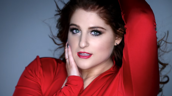 Meghan Trainor sensualiza no clipe "NØ" e arrasa com muita dança no vídeo do single