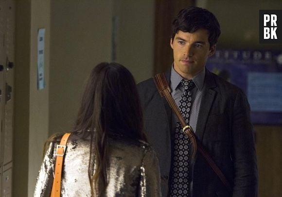 Ezra (Ian Harding) revelará a verdade sobre ele para Aria (Lucy Hale) em "Pretty Little Liars"