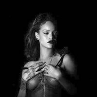 Rihanna divulga dois novos singles de uma só vez e surge de topless no clipe "Kiss It Better"!