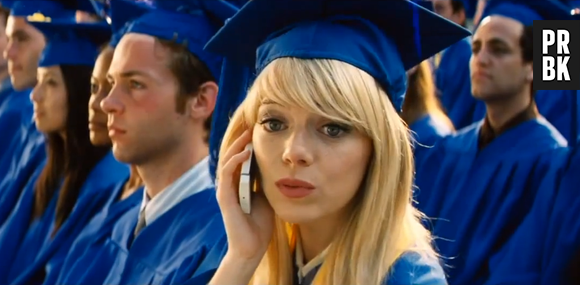 Gwen Stacy (Emma Stone) desconfia de Peter Parker (Andrew Garfield) em "O Espetacular Homem-Aranha 2"