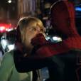 Gwen Stacy (Emma Stone) acaba sendo enganada por Peter Parker (Andrew Garfield) em "O Espetacular Homem-Aranha 2"  