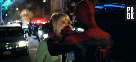 Gwen Stacy (Emma Stone) acaba sendo enganada por Peter Parker (Andrew Garfield) em "O Espetacular Homem-Aranha 2"