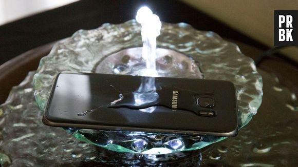 Samsung Galaxy S7 será mesmo à prova d'água e galera fica eufórica!
