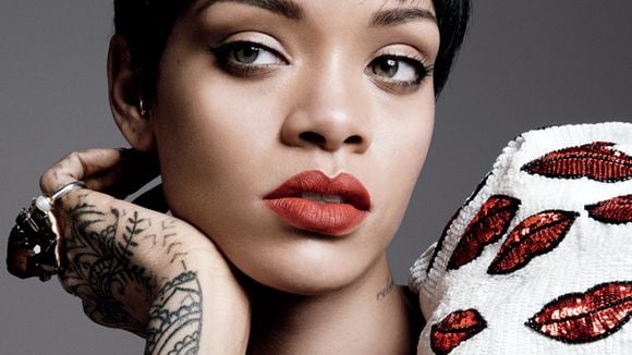 Rihanna é capa da "Vogue USA" e afirma que "nunca quis ser famosa"