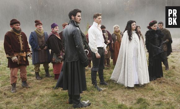 Charming (Josh Dallas), Snow (Ginnifer Goodwin), Regina (Lana Parrilla) e Hook (Colin O'Donoghue) aparecem na Floresta Encantada em "Once Upon a Time"