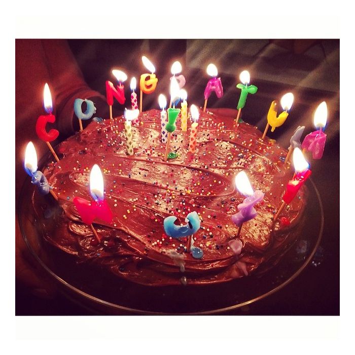 Rihanna celebra seu aniversário ao longo da semana. Diva posta foto do bolo feito pela equipe dela no seu Instagram