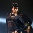 Rihanna se apresentando em Sidney no final de 2013