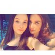 Maria Pinna, a Regina de "Cúmplices de Um Resgate", do SBT, é super amiga de Larissa Manoela e vive postando foto com a atriz em seu Instagram