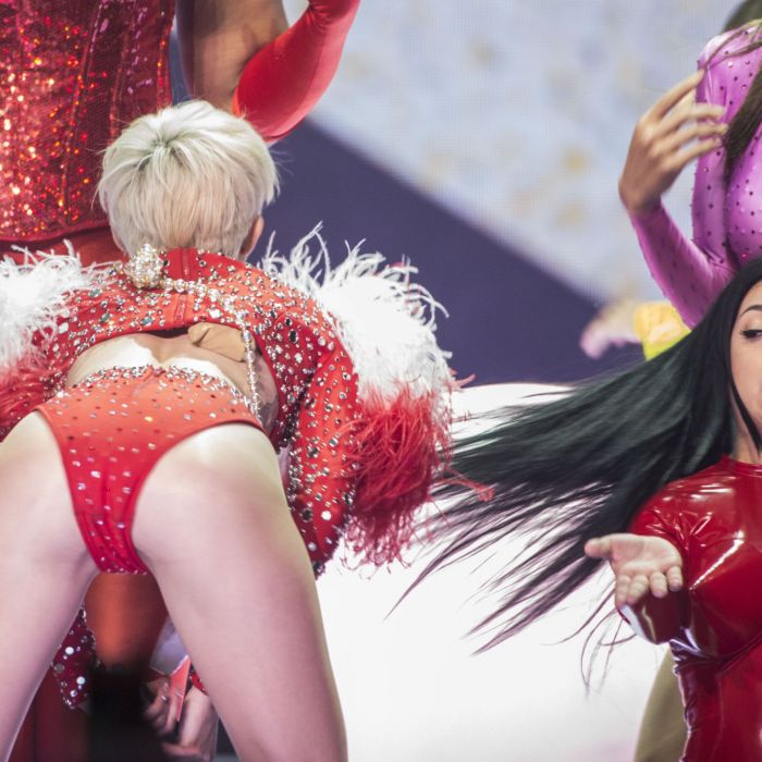 Durante turnê, Miley Cyrus aposta em looks ousados