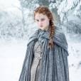 Nem é preciso dizer o quanto Sansa (Sophie Turner) sofre em "Game of Thrones", né? A coitadinha não tem um momento de descanso