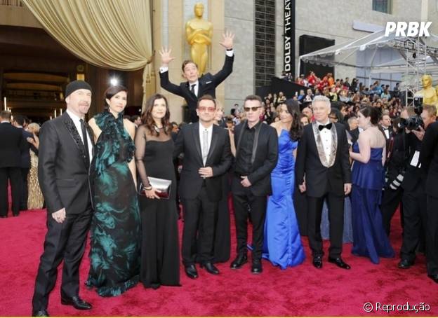 Melhor photobomb da noite vai para Benedict Cumberbatch zoando a galera do U2