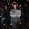 Vestida com a grife Lanvin, Rihanna conferiu o desfile da mesma marca na Semana de Moda de Paris na quinta-feira (27)