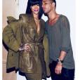 Na quinta-feira (27), Rihanna arrasou no look Balmain para ver o desfile da mesma marca na Semana de Moda de Paris