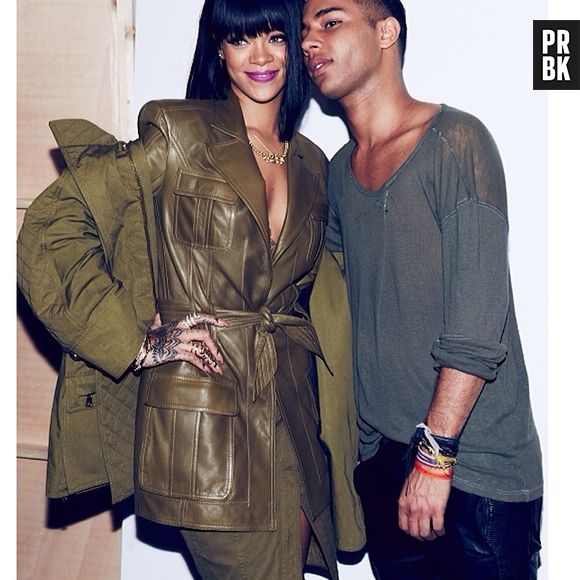 Na quinta-feira (27), Rihanna arrasou no look Balmain para ver o desfile da mesma marca na Semana de Moda de Paris