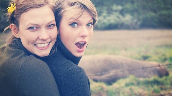 No Instagram: Taylor Swift e Karlie Kloss viajam juntas pela Califórnia