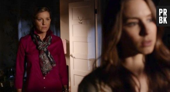 O que foi a Senhora DiLaurentis (Andrea Parker) no quarto da Spencer (Troian Bellisario) em "Pretty Little Liars"? MEDO!