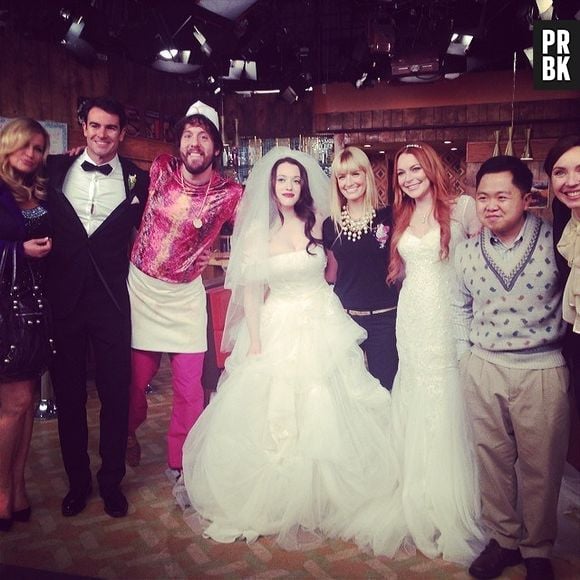 Lindsay Lohan nos bastidores da série "2 Broke Girls"