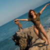 Dinah Jane tá com um maiô super cavado no vídeo do Fifth Harmony para "All In My Head (Flex)"