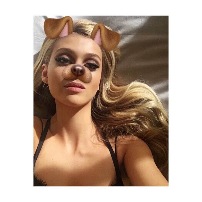 Nicola Peltz também é viciada em Snapchat e vive publicando fotos com filtros fofos
