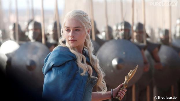 Emilia Clarke interpreta Daenerys Targaryen no seriado "Game of Thrones"