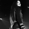 Selena Gomez gosta de ficar sozinha antes dos shows