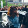 Selena Gomez cortou o cabelo e apareceu com os fios mais curtos no show da "Revival Tour" da Malásia