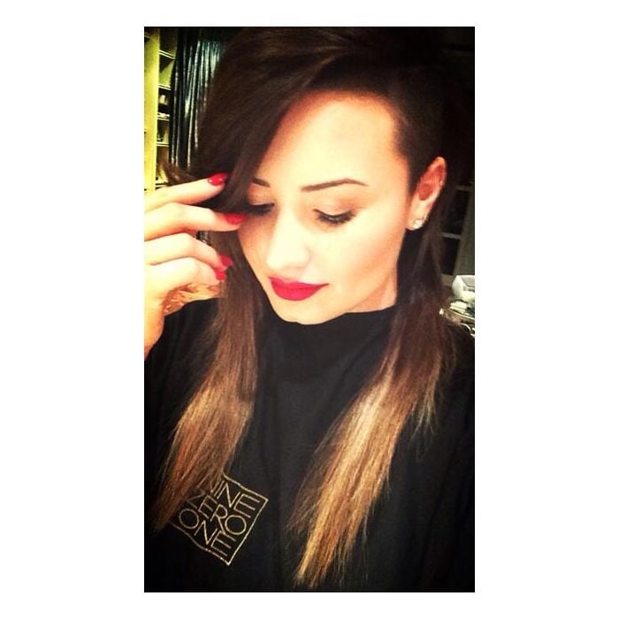  A cantora Demi Lovato mudou a cor do cabelo de novo 
