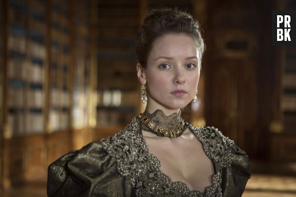 A Rainha Anne (Alexandra Dowling) tem um romance com um dos mosqueteiros em "The Musketeers"