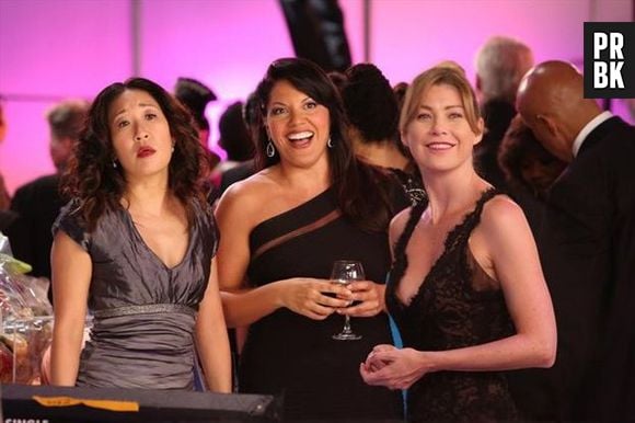 Cristina (Sandra Oh), Callie (Sara Ramirez) e Meredith (Ellen Pompeo) aproveitam o baile no episódio 200 de "Grey's Anatomy"