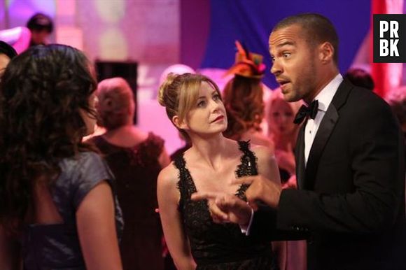 Jackson (Jesse Williams) pede ajuda para arrecadar fundos no baile em "Grey's Anatomy"