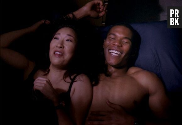 Em "Grey's Anatomy", Cristina (Sandra Oh) está domindo com Shane (Gaius Charles)