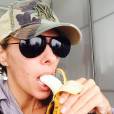  Adriane Galisteu posta foco comendo uma banana 