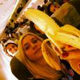  Let&iacute;cia Spiller levantou a banana e se solidarizou em prol de Daniel Alves 