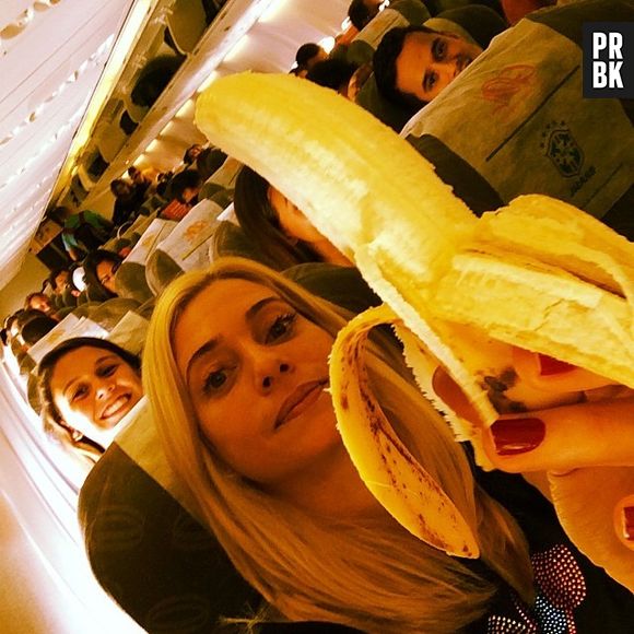 Letícia Spiller levantou a banana e se solidarizou em prol de Daniel Alves