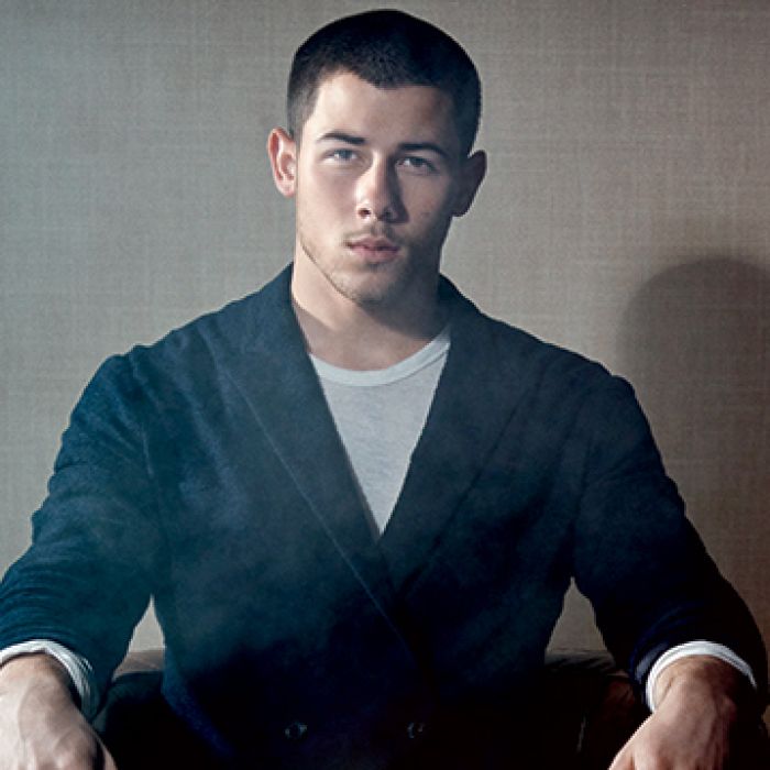 Nick Jonas, do hit &quot;Close&quot;, posa para revista Confidential e abre o jogo sobre fim de namoro