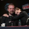 Em "Stranger Things": na 2ª temporada, Millie Bobby Brown, a Eleven, participou da Comic-Con New York ao lado do ator David Harbour