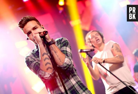 Liam Payne ama cantar "Live While We're Young"