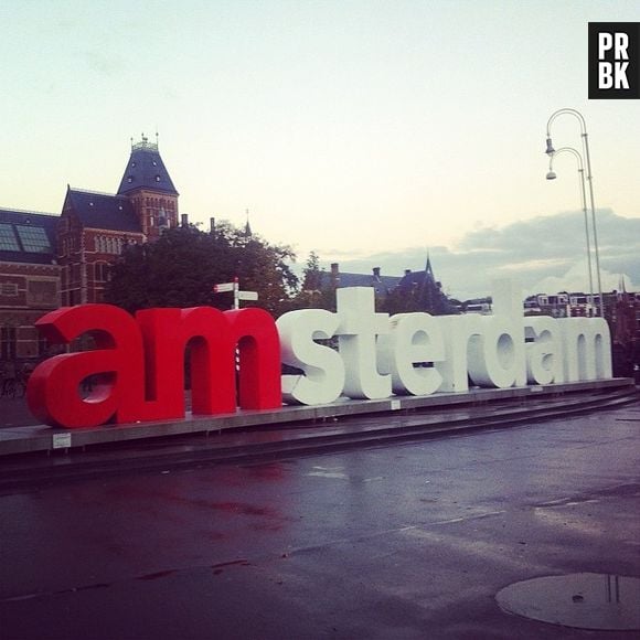 Casal fotografa cartão postal de Amsterdam e publica no Instagram