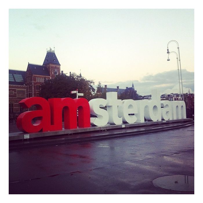 Casal fotografa cart&amp;atilde;o postal de Amsterdam e publica no Instagram 