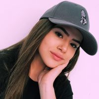 O youtuber e mágico Pyong Lee namora a modelo e ...