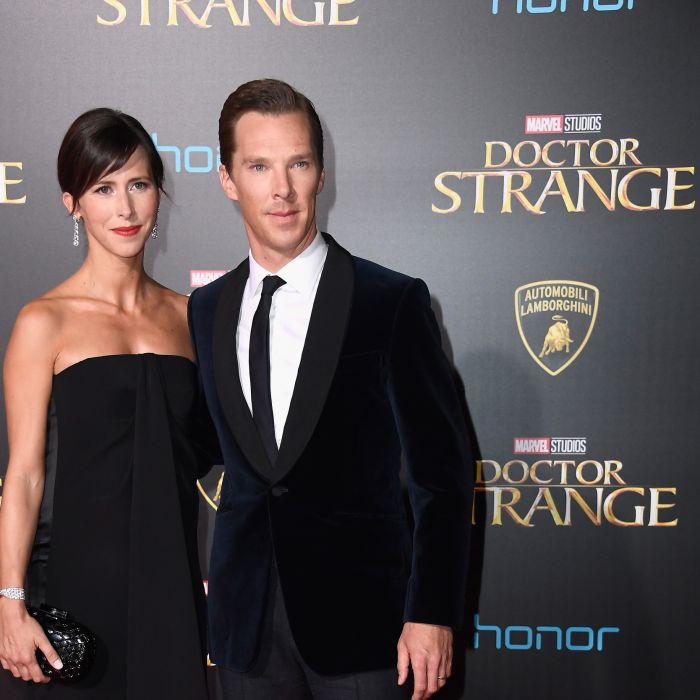 Benedict Cumberbatch foi acompanhado da esposa à première de &quot;Doutor Estranho&quot;