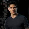 Scott passa de um adolescente normal para um ser sobrenatural em "Teen Wolf"