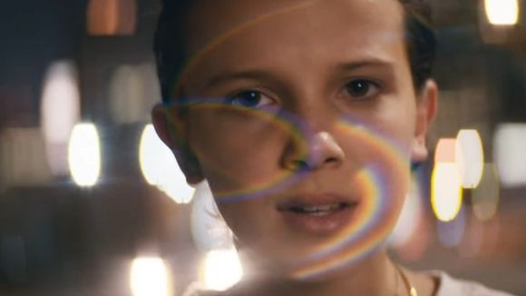 Millie Bobby Brown, a Eleven de "Stranger Things", estrela clipe da cantora Birdy. Assista!