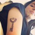 Anitta tatuou uma chave em forma de coração!