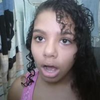 5 meninas que tentaram cortar o cabelo em casa e foram um total desastre!