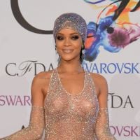 Rihanna arrasa com vestido ousado nos EUA! Veja outros looks polêmicos da diva