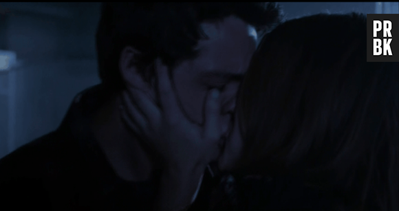 Em "Teen Wolf": Stiles (Dylan O'Brien) e Lydia (Holland Roden) se beijam!