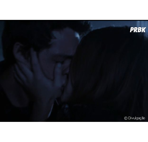 Em "Teen Wolf": Stiles (Dylan O'Brien) e Lydia (Holland Roden) se beijam!