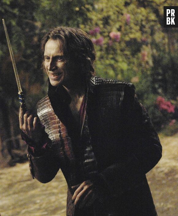 Qual será a ligação de Rumpelstiltskin (Robert Carlyle) com a personagem Elsa em "Once Upon a Time"?