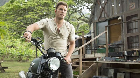 Veja Chris Pratt e elenco nas primeiras imagens oficiais de "Jurassic World"